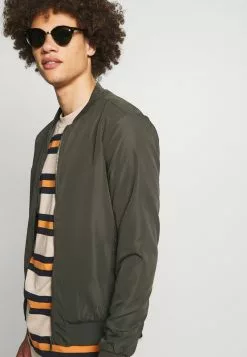 Brave Soul SANJAY - Chaquetas Bomber - Khaki, Hombre -Brave Soul Ventas 1e3554fca52d495a9f79ed2737c11797