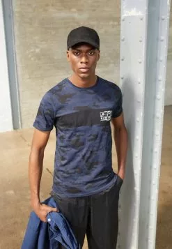 Brave Soul YOSHI - Camiseta Estampada - Blue Camo/jet Black/optic White, Hombre