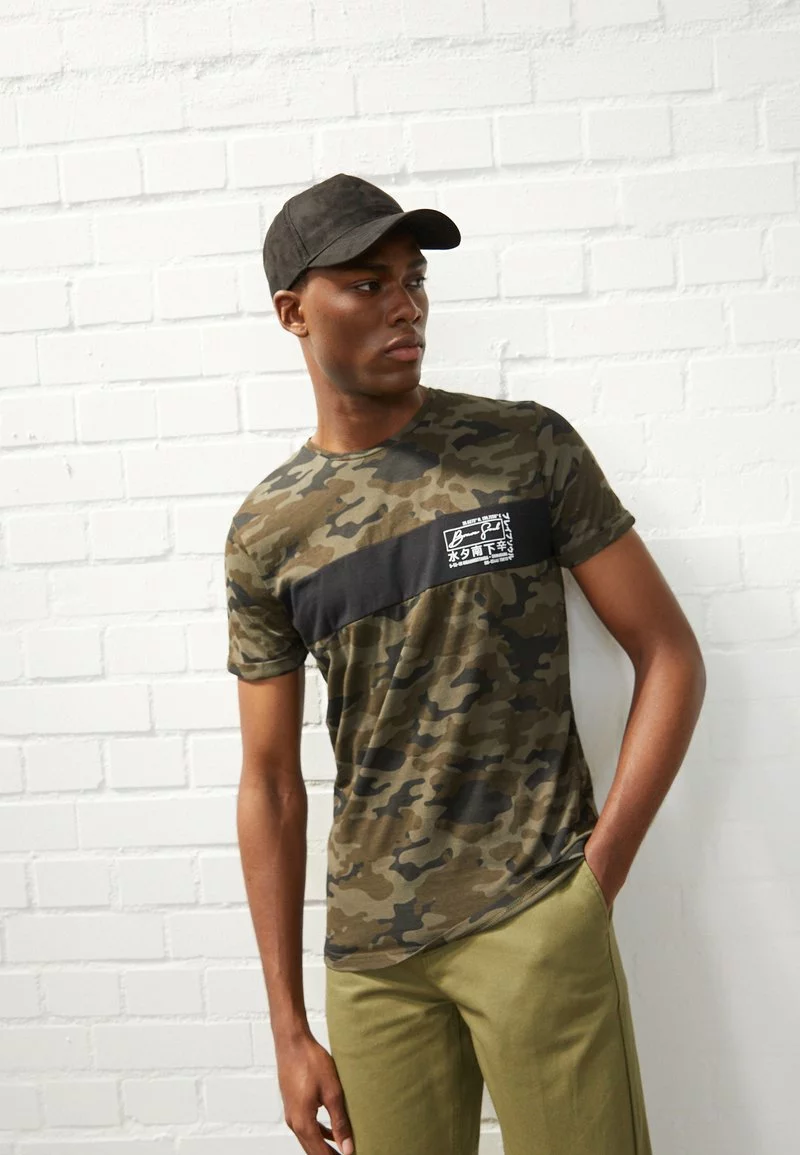 Brave Soul YOSHI - Camiseta Estampada - Khaki Camo/jet Black/optic White, Hombre 1 Brave Soul YOSHI - Camiseta Estampada - Khaki Camo/jet Black/optic White, Hombre