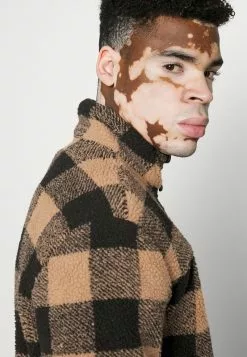 Brave Soul LITHARO - Forro Polar - Tan / Jet Black, Hombre -Brave Soul Ventas 8c132fd7b5344a3c8fb41bf93ea8dc20