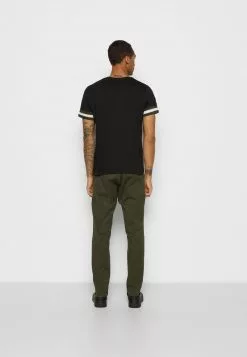 Brave Soul DRUMMOND - Camiseta Estampada - Jet Black/mid Khaki/optic White, Hombre -Brave Soul Ventas c1f113da58694f988ffe90ac3d8b8548