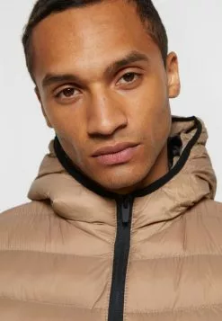 Brave Soul BLACKBURNSTN - Chaleco - Stone, Hombre -Brave Soul Ventas c6263d62e30b41b9a7687112c8a269ba